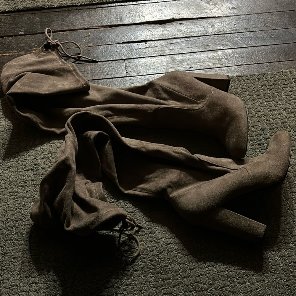 Beige boots